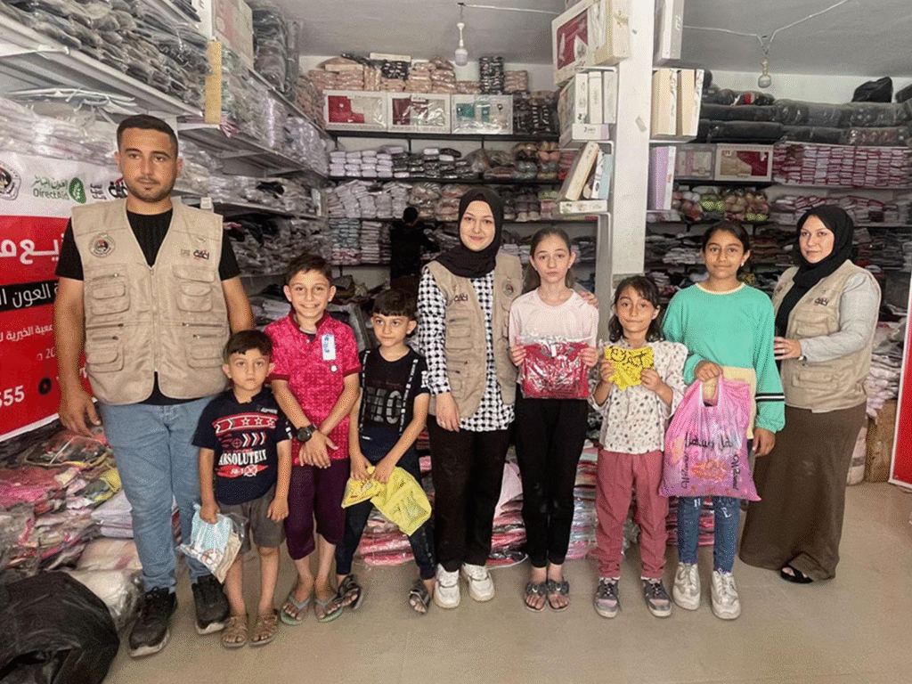 توزيع الملابس 2