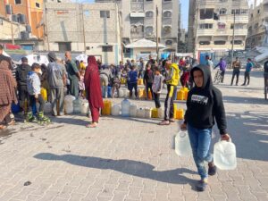 مشروع سقيا الماء يواصل جهوده الإنسانية لتأمين المياه للنازحين بدعم وتمويل جمعية البنيان للتنمية المجتمعية